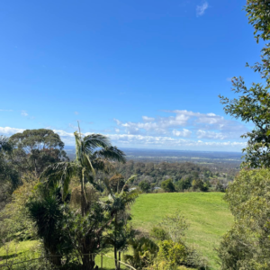 Bowen Mountain retreat location surrounded by bushland